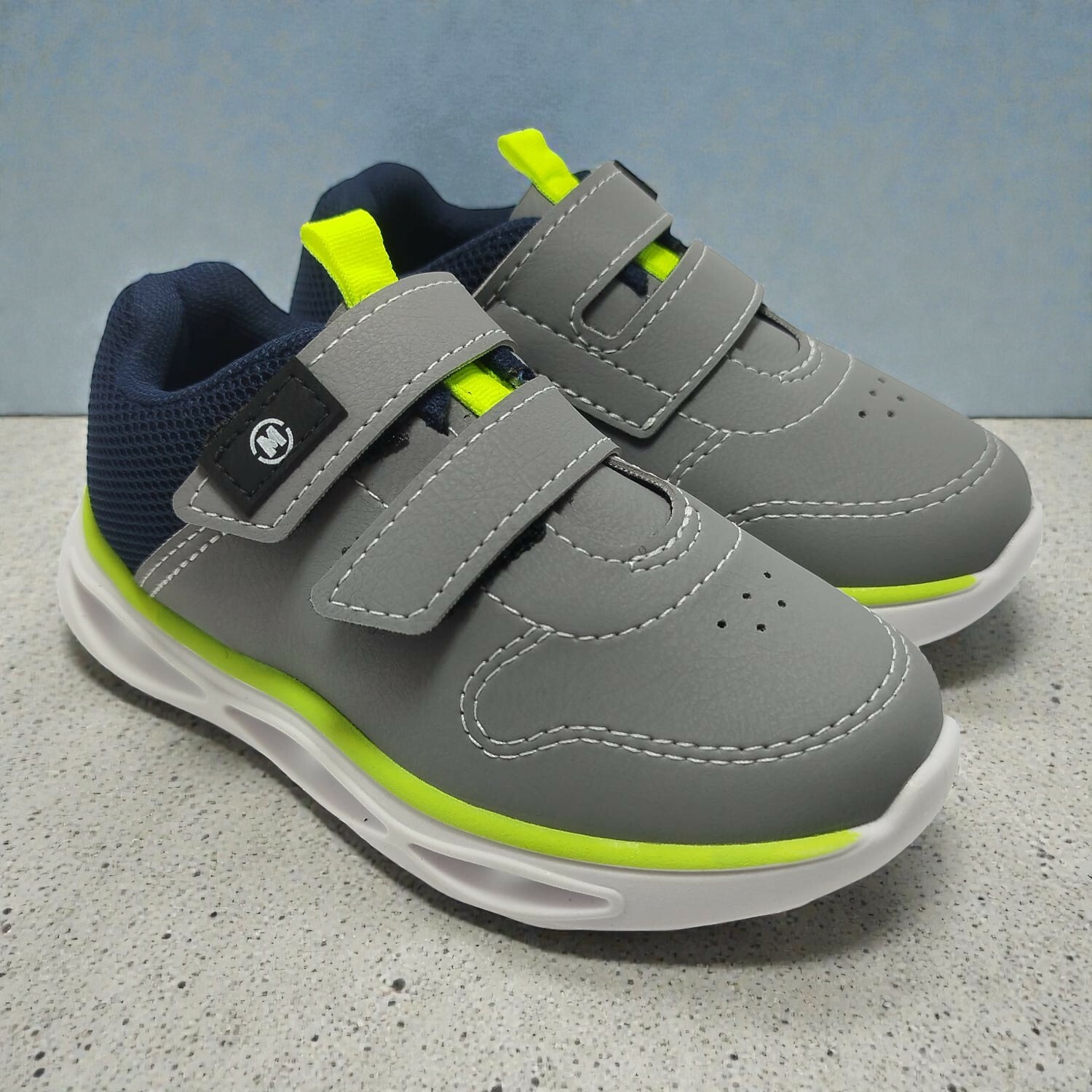 2620.116.29367.73049.1 21/26 Tênis Infantil Molekinho Cinza com LED - Caixa com 8 pares - Atacado 1